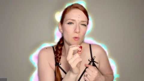 Evelyn Jade – Goddess digests tinies to be more powerful