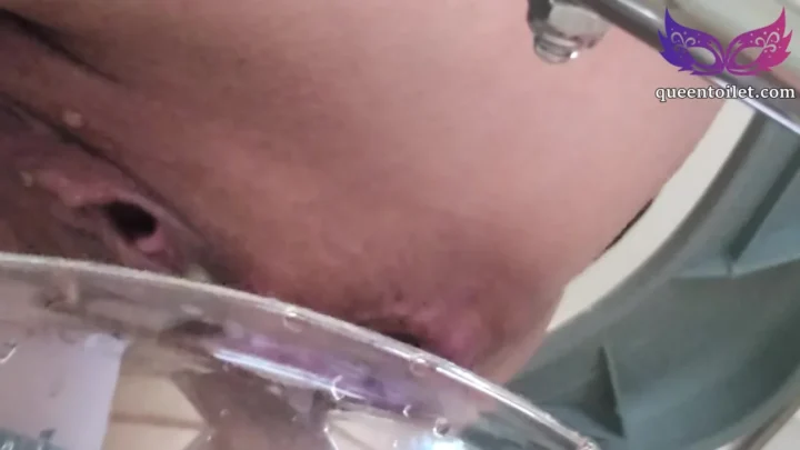 Korean Queen – When I excrete Scat and pee in your bowl, you eat my pee first! MP4 / FullHD 1080p