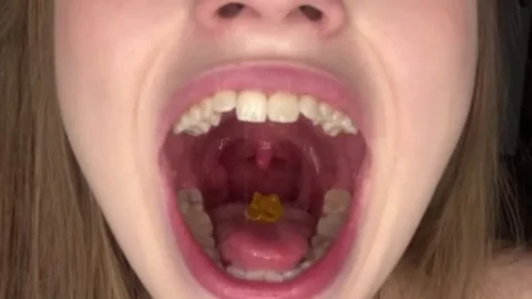 Nelly Giantess – For Those Who Were Waiting For Swallowing Gummy Bears
