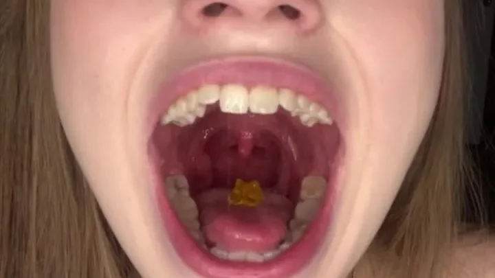 Nelly Giantess – For Those Who Were Waiting For Swallowing Gummy Bears