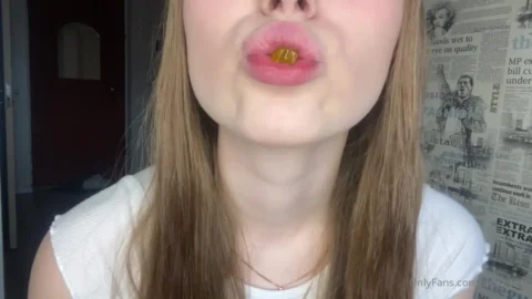Nelly Giantess – These Gummy Bears Themselves Asked Me To Swallow Them