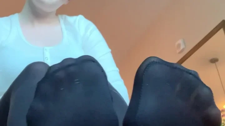 Freckled Feet – Your Giantess Girlfriend