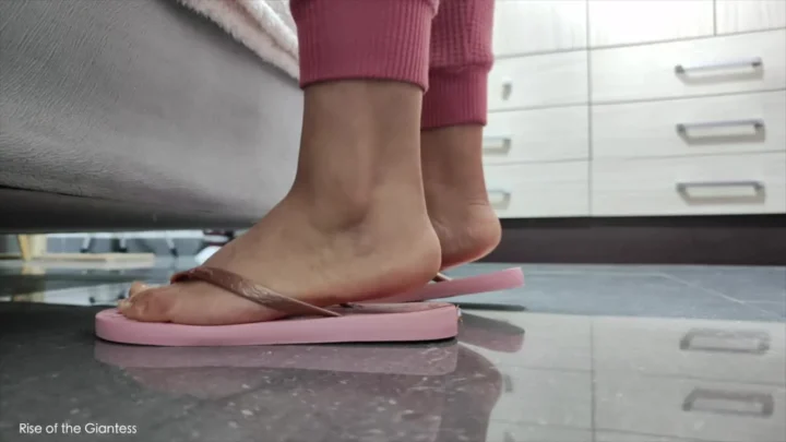 RISE OF THE GIANTESS – Step mom accidentally crushes her step son and his friends