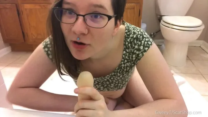 GwenyT – Poop Condom For My Babe
